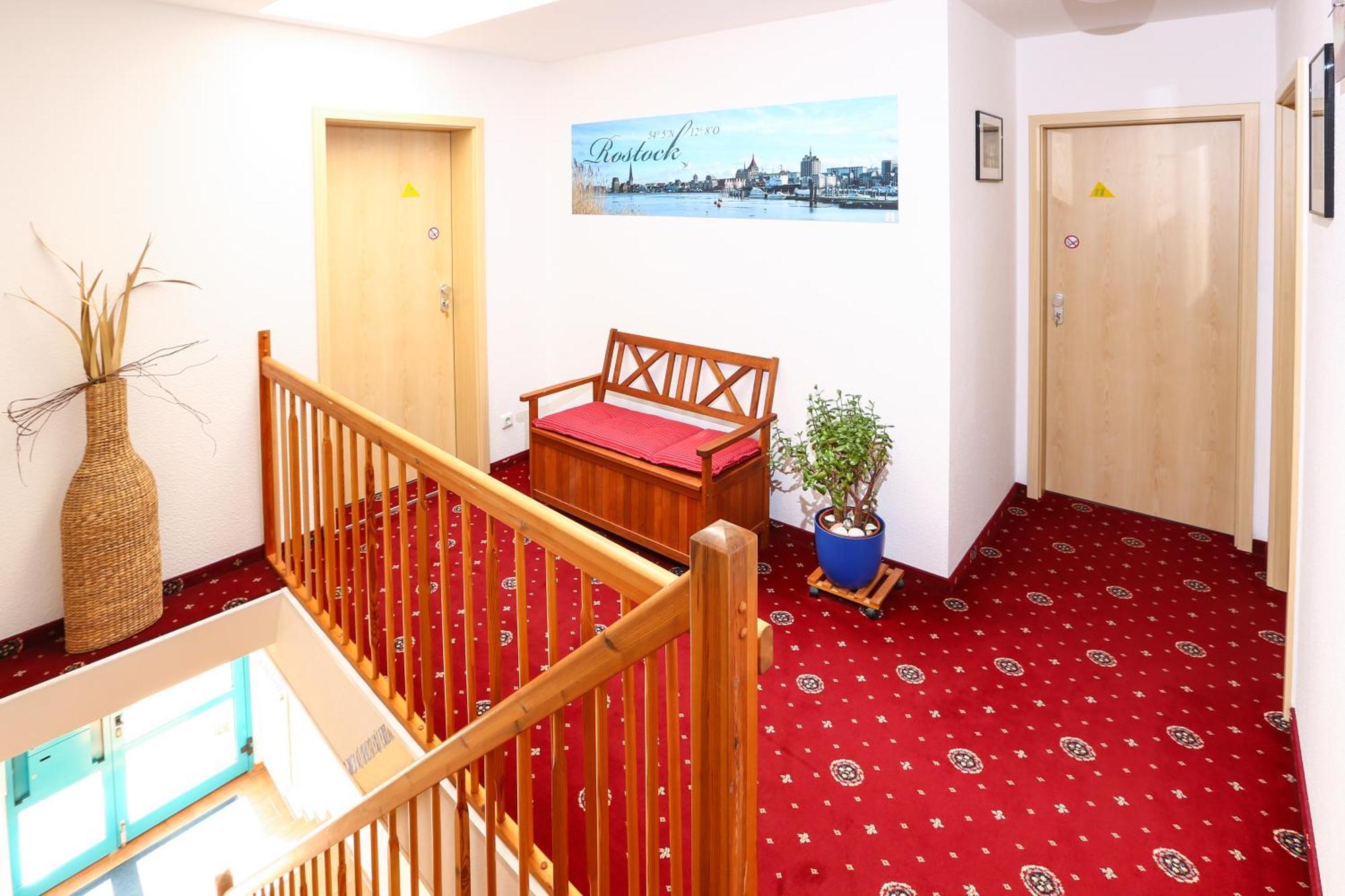 Hotel-Pension "Petridamm" Rostock Exterior foto